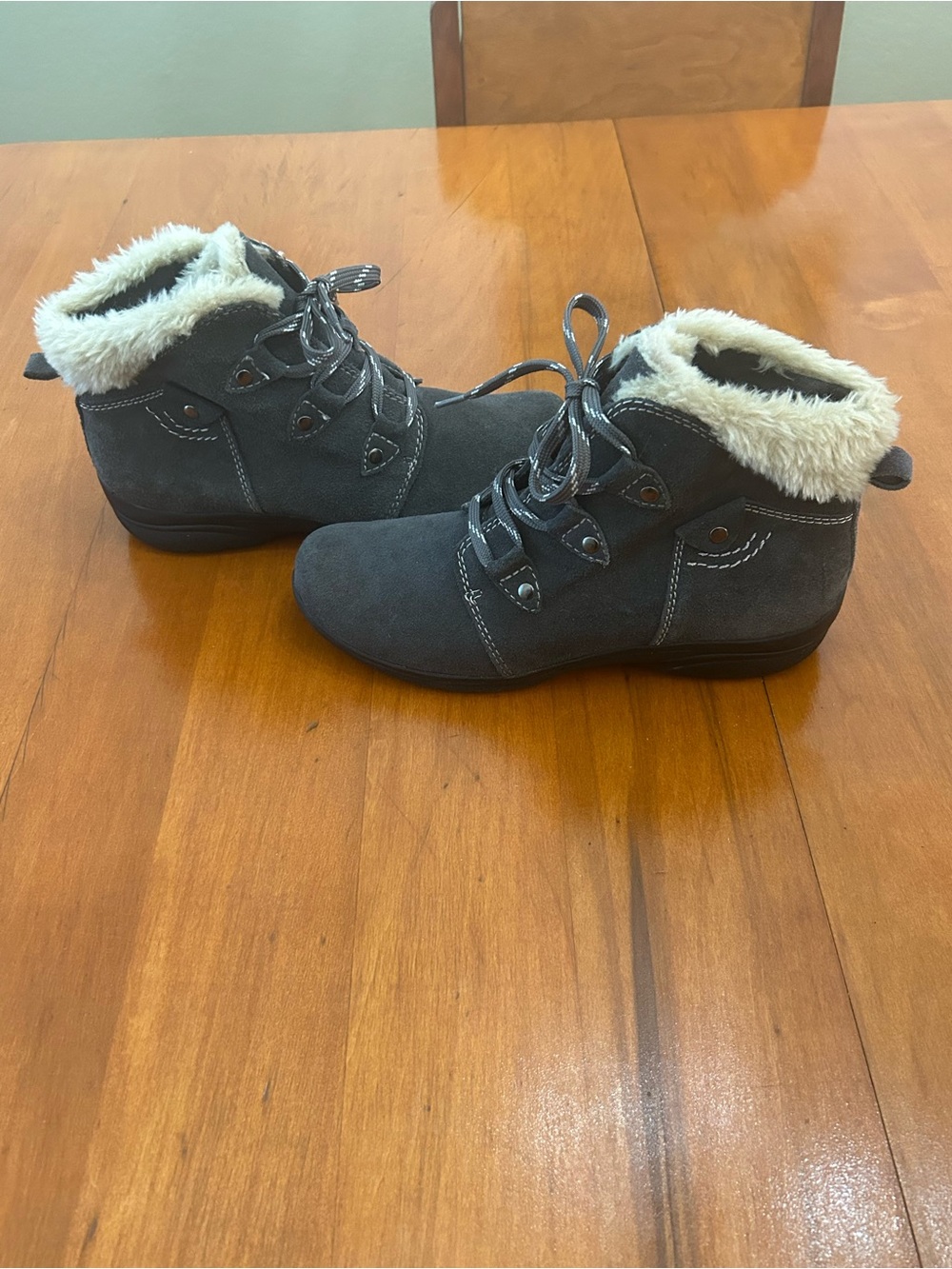 Earth Origins Cooper Gray Suede Boots Water Resistant Ankle Boots Size 8.5